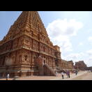 Das Vimana mit der Vorhalle und den beiden Gopurams